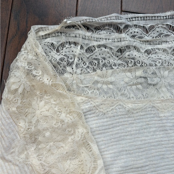 Francesca's Collections Sally Lace Dolman Top - Picture 2 of 6